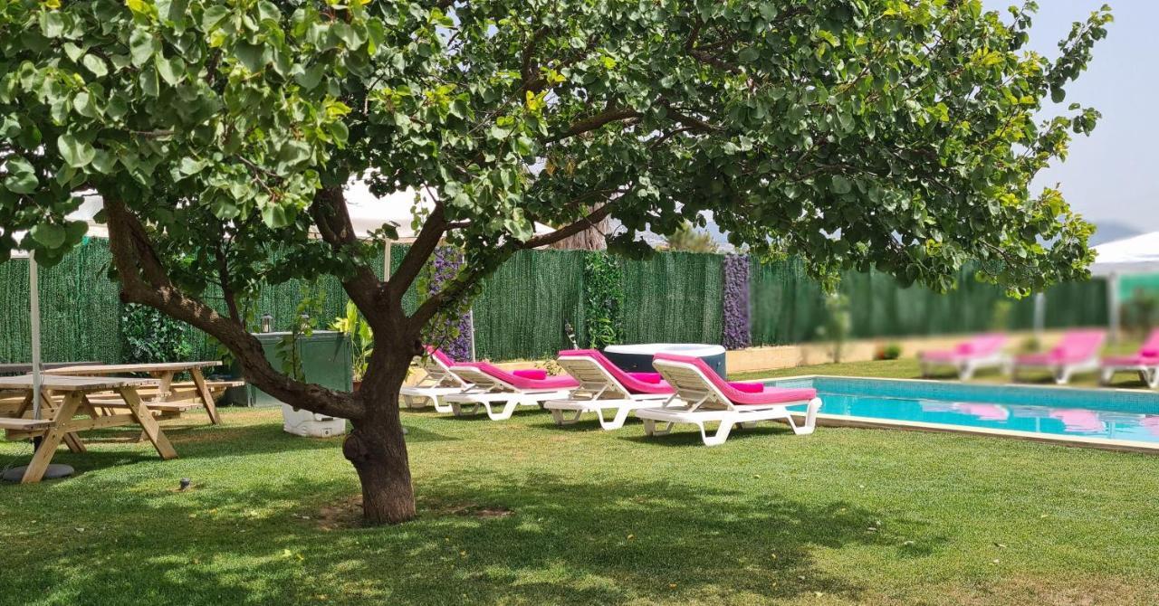 Hotel Mahalo Glamping Fuengirola Exterior foto